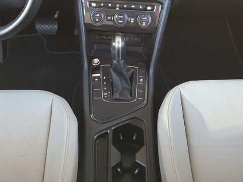 Used 2019 Volkswagen Tiguan SE image 19