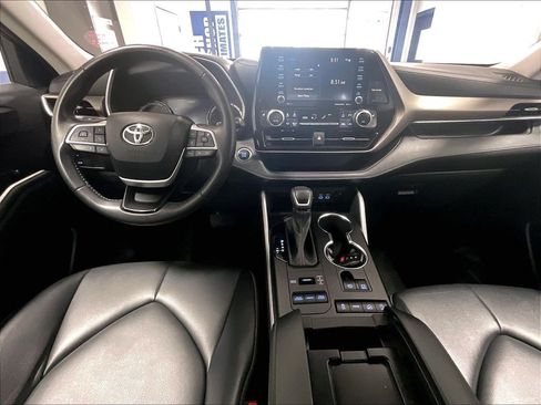 Used 2022 Toyota Highlander XLE AWD/4WD image 21