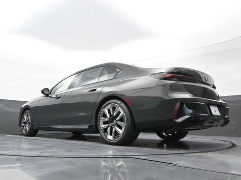 Used 2023 BMW 760i xDrive w/ Executive Package image 29