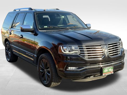 Used 2017 Lincoln Navigator Select image 3