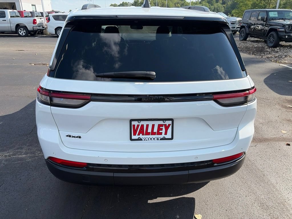 Certified 2025 Jeep Grand Cherokee Altitude AWD/4WD image 6