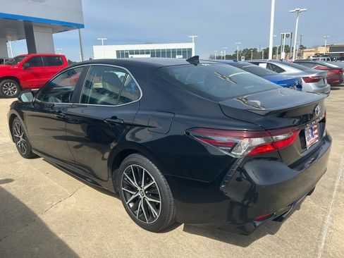 Used 2023 Toyota Camry SE image 7