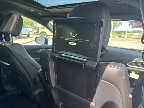 New 2026 Chrysler Pacifica Select image 4