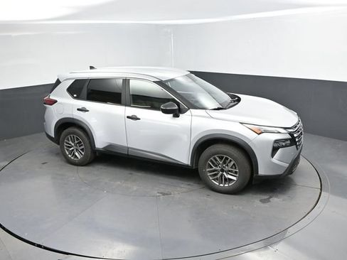 Used 2024 Nissan Rogue S FWD image 35