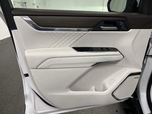 Certified 2025 GMC Acadia Denali AWD/4WD image 23