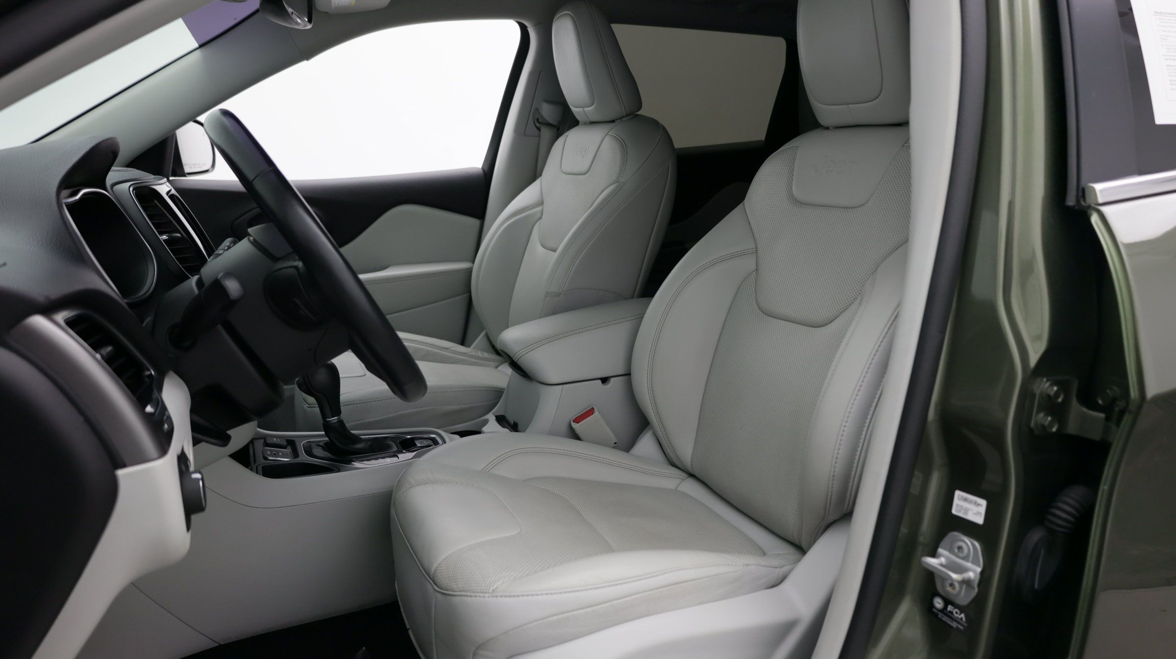 Used 2021 Jeep Cherokee Limited FWD image 17