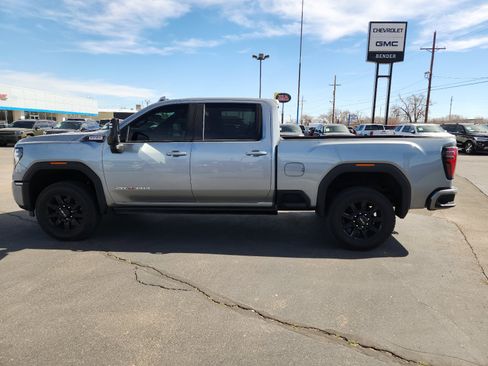 Used 2024 GMC Sierra 2500 AT4 w/ Technology Package image 2