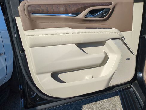 Certified 2022 GMC Yukon XL Denali image 12