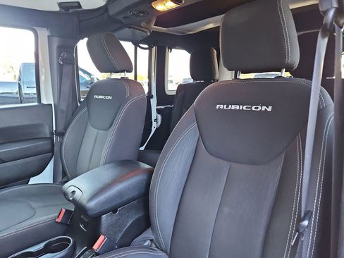 Used 2017 Jeep Wrangler Unlimited Rubicon w/ Connectivity Group AWD/4WD image 20