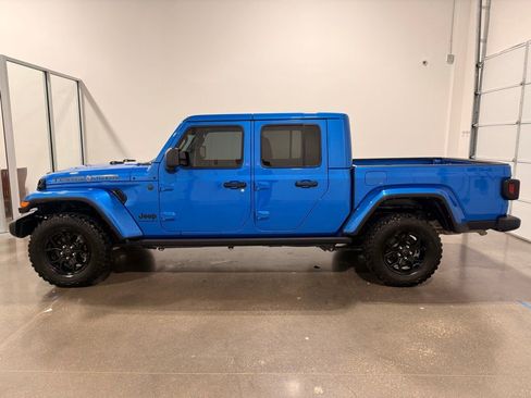 Used 2025 Jeep Gladiator Sport AWD/4WD image 8
