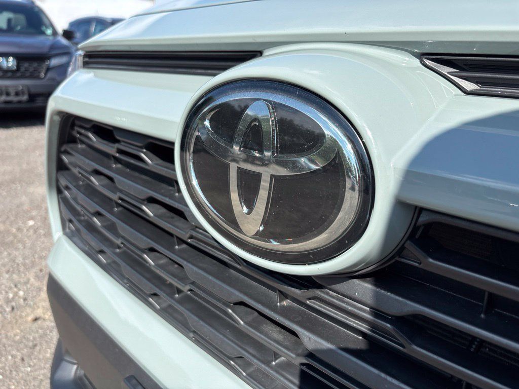 Used 2019 Toyota RAV4 XLE Premium AWD/4WD image 9