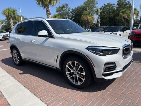 Used 2022 BMW X5 xDrive40i w/ Premium Package AWD/4WD image 2