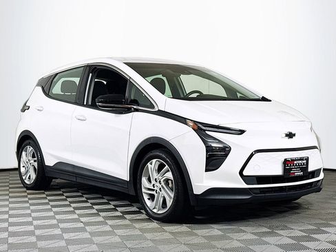 Used 2023 Chevrolet Bolt LT w/ Driver Confidence Package FWD image 1