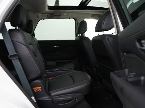 Used 2023 Nissan Pathfinder SL w/ SL Premium Package AWD/4WD image 12