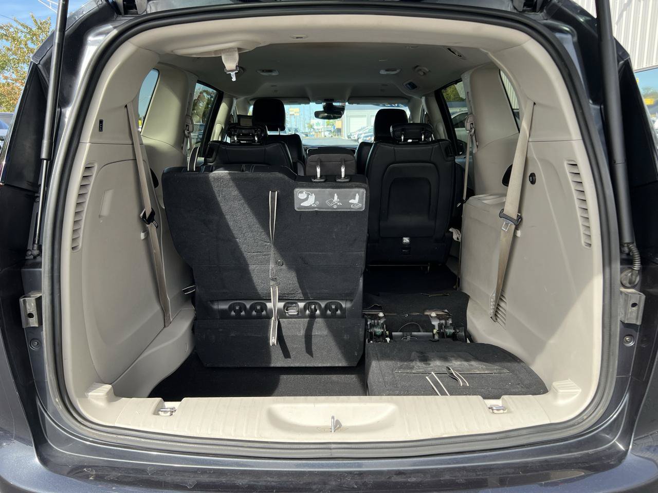 Used 2021 Chrysler Pacifica Touring-L FWD image 13