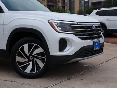 Certified 2026 Volkswagen Atlas SE FWD image 2
