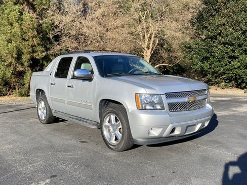 Used 2013 Chevrolet Avalanche LT w/ All-Star Edition image 2