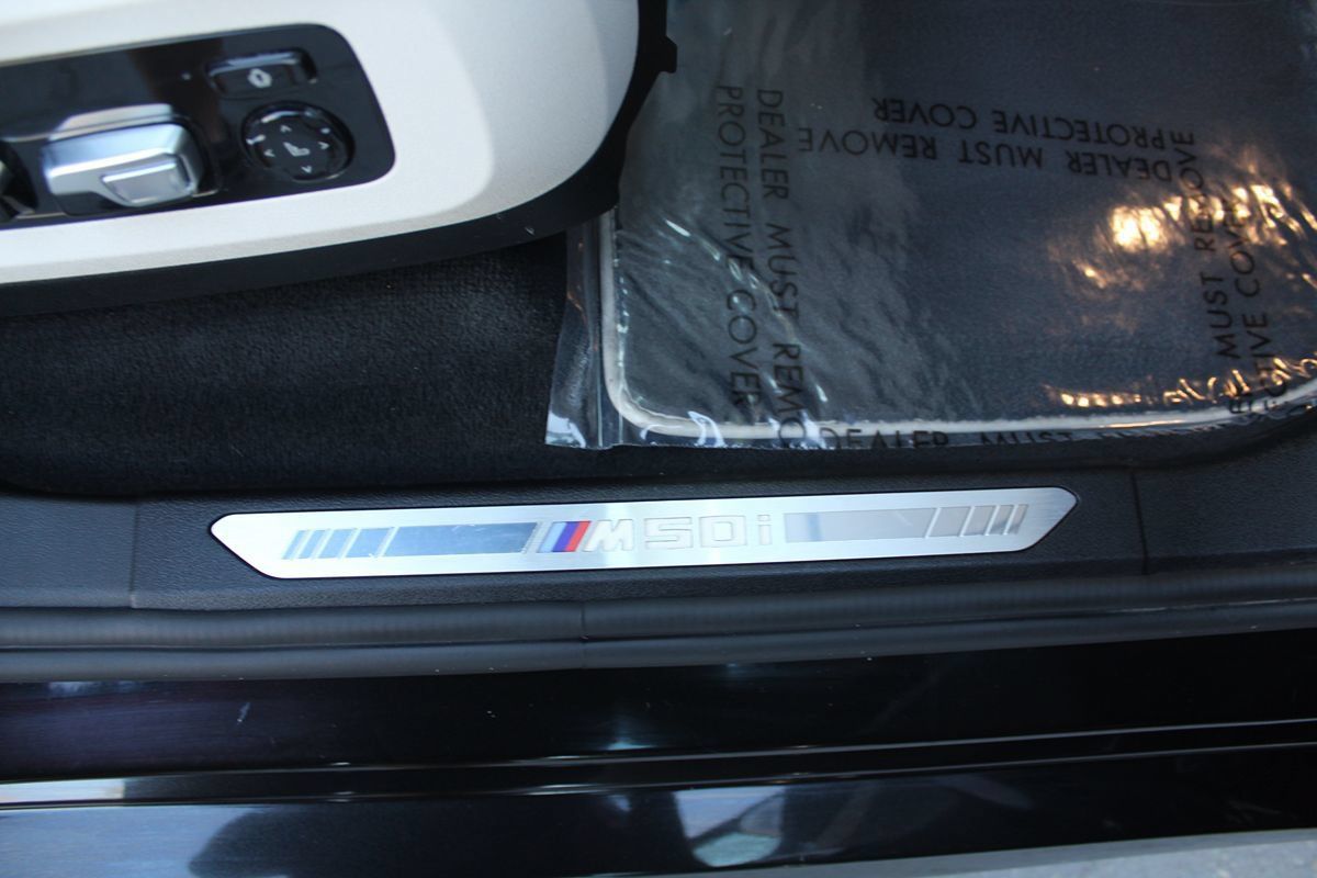 Used 2021 BMW X7 M50i w/ Dynamic Handling Package AWD/4WD image 25