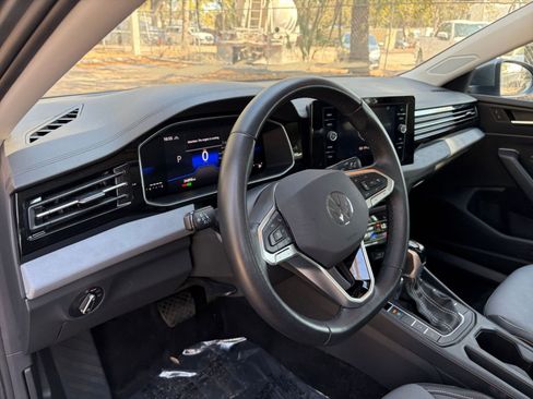 Used 2025 Volkswagen Jetta SE image 31