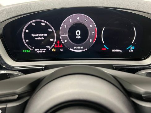 Used 2024 Porsche Cayenne Base w/ Premium Package image 32