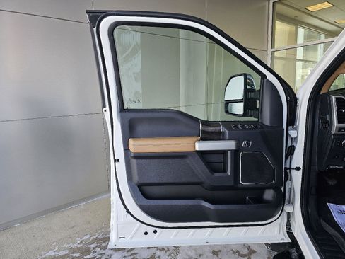 Used 2022 Ford F250 Lariat w/ Lariat Ultimate Package image 18