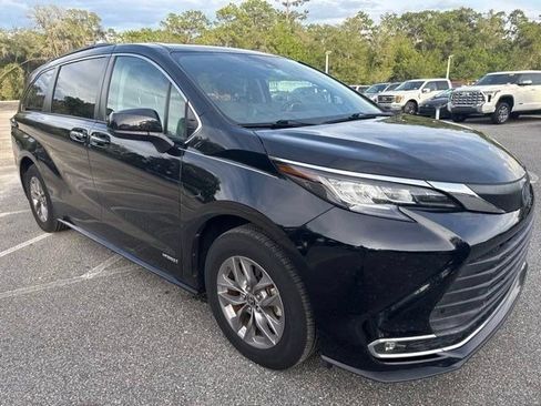 Used 2021 Toyota Sienna XLE FWD image 6