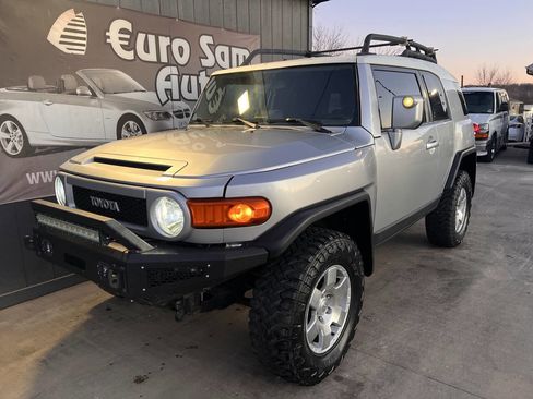 Used 2008 Toyota FJ Cruiser 4WD image 2