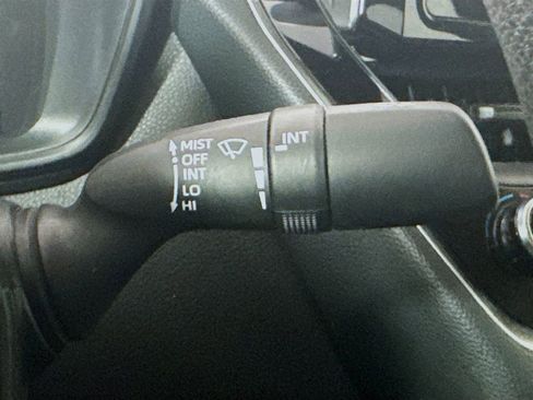 Used 2020 Toyota Corolla LE FWD image 13