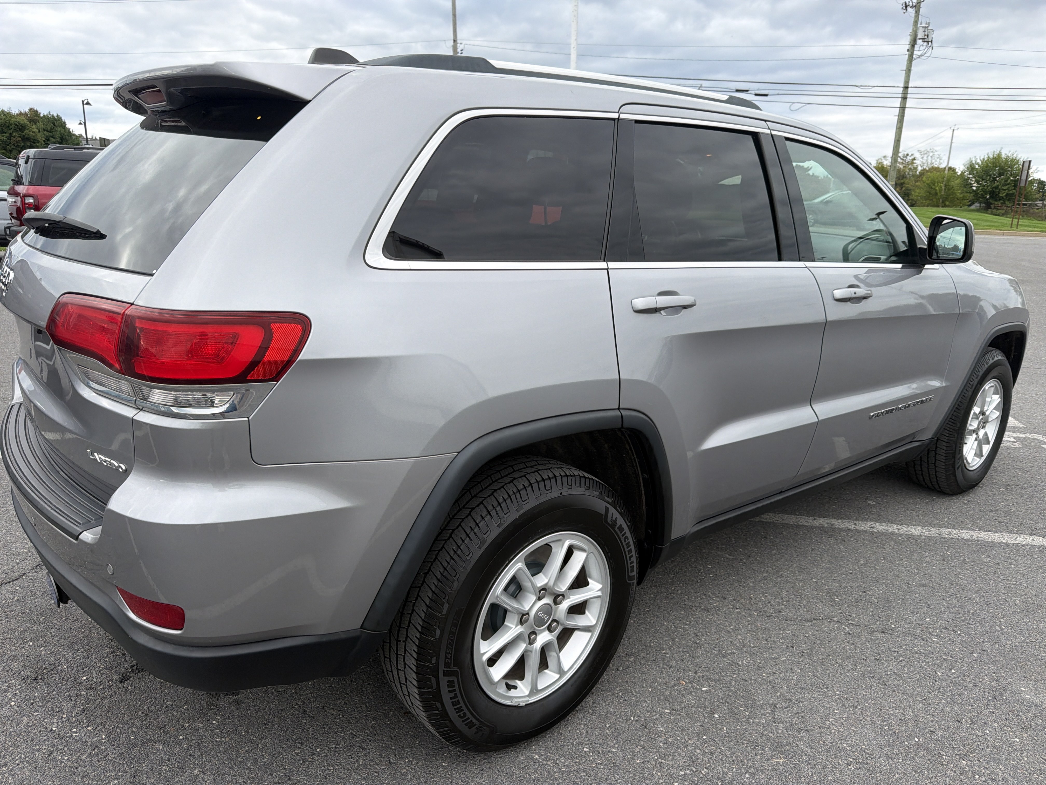 Used 2020 Jeep Grand Cherokee Laredo AWD/4WD image 3