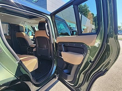 New 2026 Land Rover Defender 110 X-Dynamic SE AWD/4WD image 17