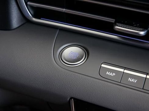 Used 2024 Hyundai Elantra SEL w/ Convenience Package image 18