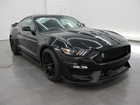 Used 2018 Ford Mustang Shelby GT350 w/ Electronics Package RWD image 2