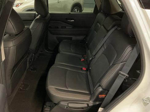 Used 2024 Nissan Pathfinder SL image 20