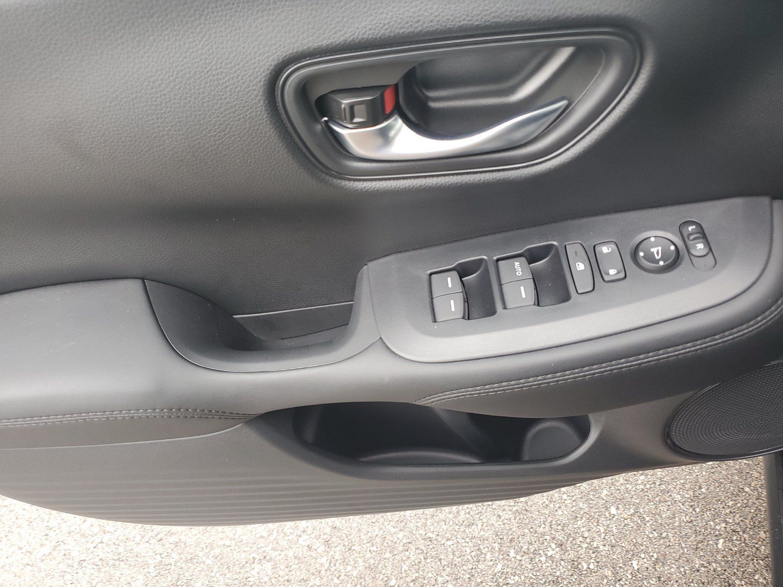 Used 2027 Honda HR-V LX image 19