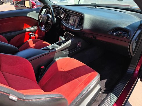 Used 2018 Dodge Challenger R/T Scat Pack w/ Leather Interior Group RWD image 14