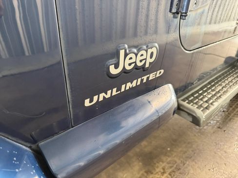 Used 2005 Jeep Wrangler Unlimited AWD/4WD image 24