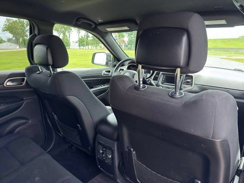 Used 2017 Jeep Grand Cherokee Laredo AWD/4WD image 29