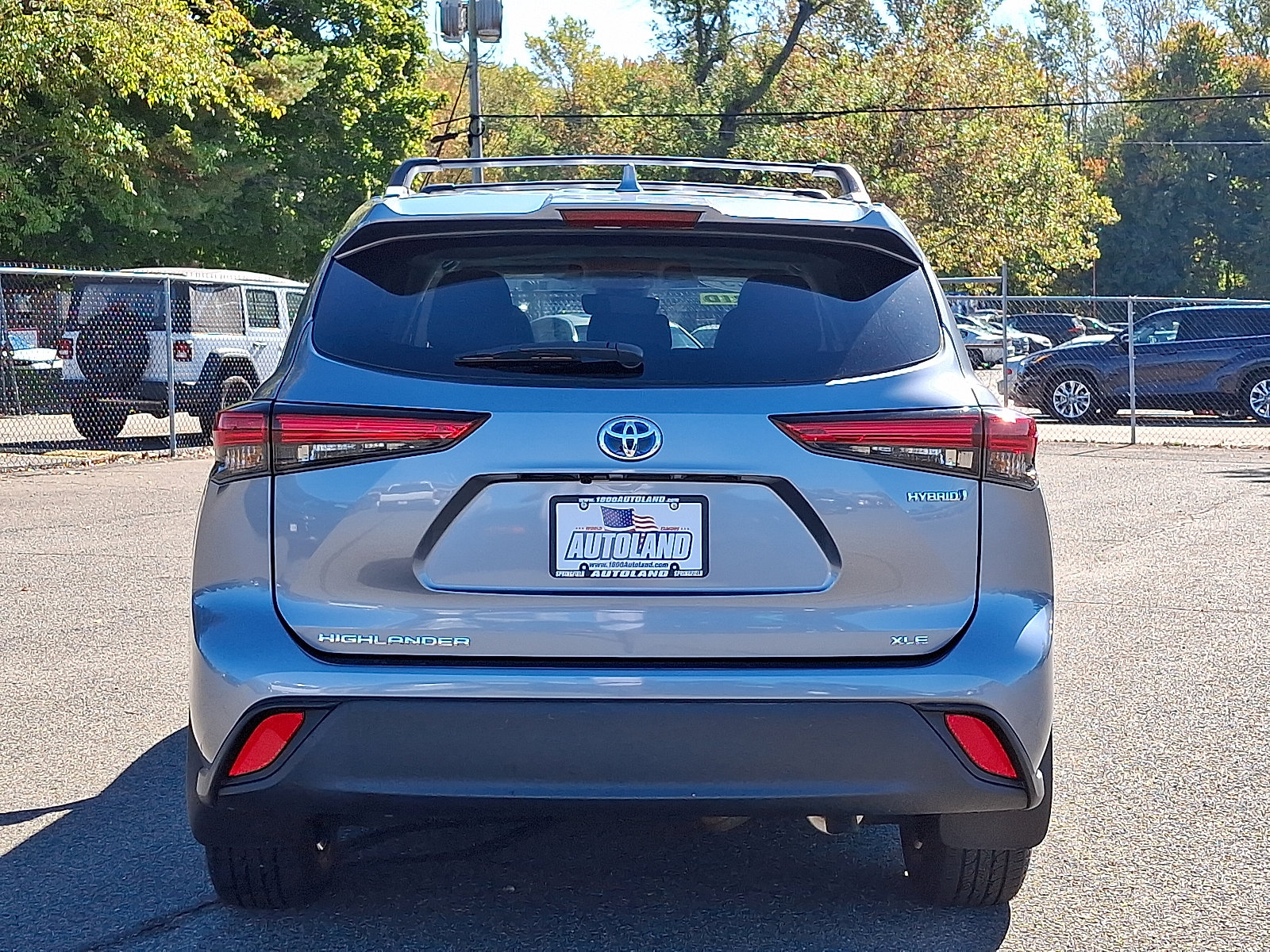 Used 2023 Toyota Highlander XLE AWD/4WD image 6