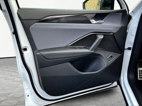 New 2026 Volkswagen Tiguan SE R-Line image 18