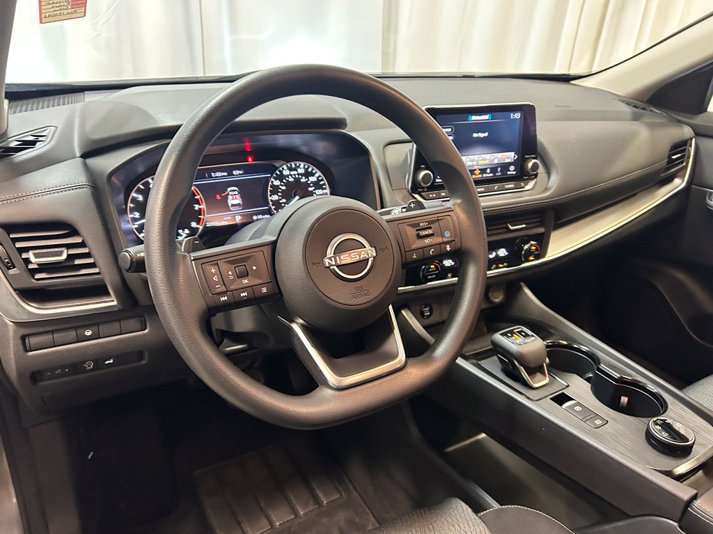 Used 2024 Nissan Rogue SV AWD/4WD image 4