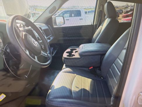 Used 2020 RAM 1500 Tradesman w/ Chrome Appearance Group image 7