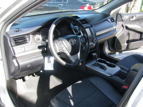 Used 2012 Toyota Camry SE FWD image 9