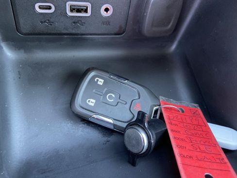 Used 2024 GMC Terrain SLE w/ Driver Convenience Package FWD image 43
