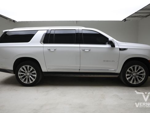 Used 2024 GMC Yukon XL Denali w/ Advanced Technology Package AWD/4WD image 5