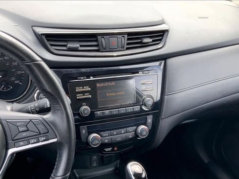 Used 2017 Nissan Rogue SV image 7