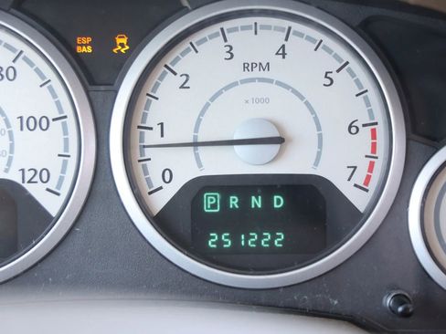 Used 2008 Chrysler Town & Country Touring image 36