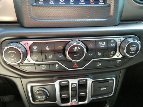 Used 2018 Jeep Wrangler Unlimited Sport S AWD/4WD image 28