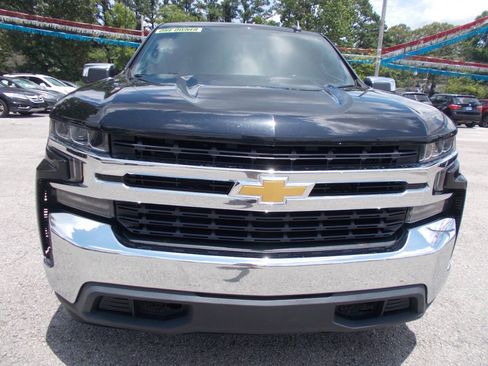 Used 2019 Chevrolet Silverado 1500 LT w/ Convenience Package AWD/4WD image 2