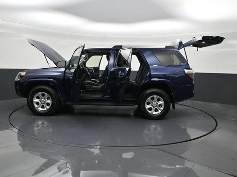 Used 2020 Toyota 4Runner SR5 AWD/4WD image 33