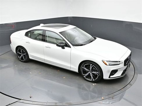 Used 2024 Volvo S60 B5 Ultimate image 43